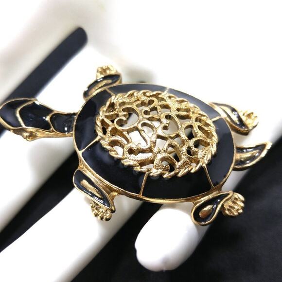 1928 Company Turtle Brooch, Black Enamel Pin - Picture 4 of 9